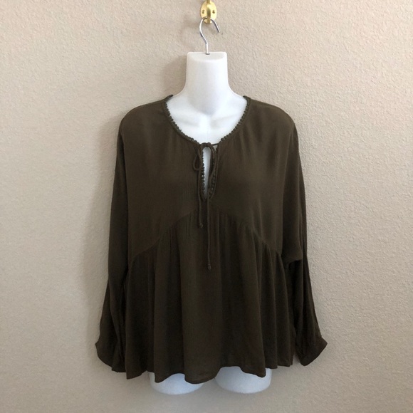 🍍Lush olive green boho peasant top - Picture 2 of 8